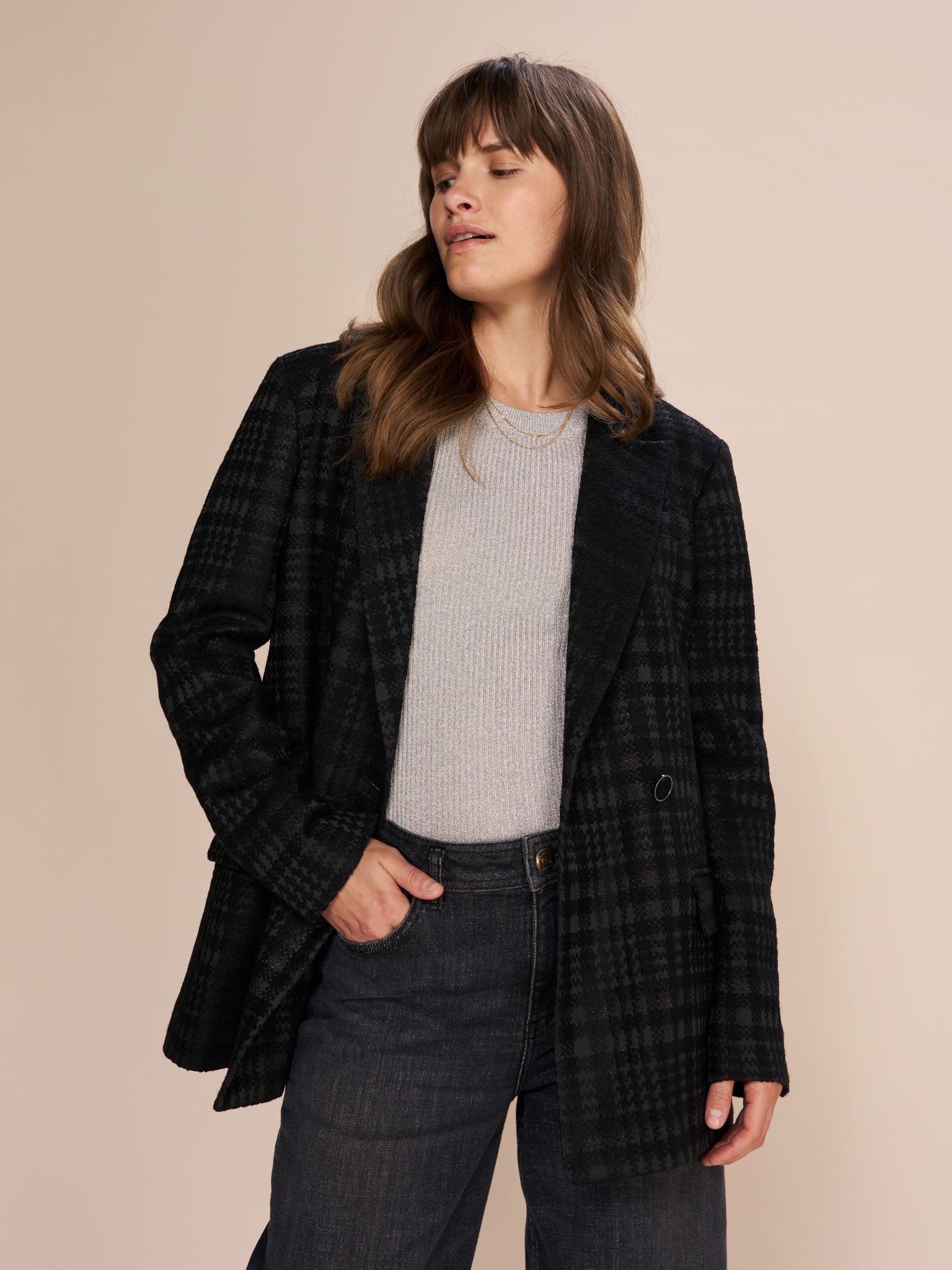 Modelshot / Black / Detail